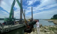 Scufundarea barjelor pentru redirecționarea debitului Dunării spre Cernavodă, amânată din nou. Intervenția este reprogramată pentru vineri