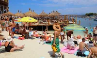 Regula care îi surprinde pe turiști în Franța. Șorturile de baie sunt interzise în majoritatea piscinelor publice
