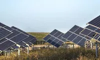 România, pionier surprinzător în energia solară. De ce mizează pe baterii înainte ca rețeaua să fie sufocată de fotovoltaice