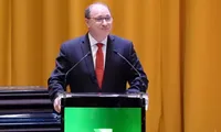 Moment stânjenitor pentru ministrul Educației la Iași. Mihai Dimian a încercat să-i amuze pe studenți cu poezii-ghicitori
