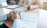 4 din 10 angajați români de peste 55 de ani vor să lucreze și după pensionare. Ce îi determină să rămână în câmpul muncii