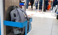 Două bagaje de mână gratuite în avion pentru pasagerii din UE. Când ar putea intra în vigoare noile reguli