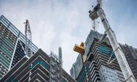 Managerii se așteaptă la scumpiri în toate sectoarele economiei, în timp ce industria și construcțiile anticipează reduceri de personal