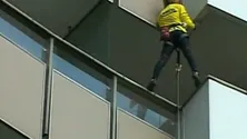 Alain Robert „Spiderman” a escaladat hotelul Intercontinental din Capitală