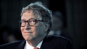 Bill Gates rupe, în sfârșit, tăcerea. Tocmai a spus ADEVĂRUL DESPRE VACCIN. Toată lumea a rămas mască