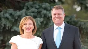 Carmen Iohannis, de nerecunoscut.  L-a surprins și pe președinte