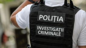 Crima de la Alba Iulia, un nou caz Onești? Polițiștii au stat trei ore la ușa apartamentului în care un tată și-a ucis fiul