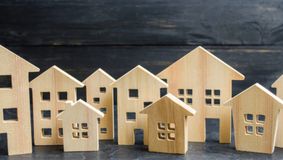 Criza imobiliară se adâncește. Costurile de credit se ridică la cel mai înalt nivel. Nesiguranța crește precauția
