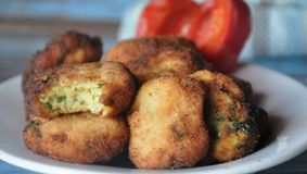 Chiftele din legume, mai bune ca cele din carne. Secretul fulgilor de drojdie