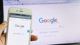 Casa de Modă Google. Obiceiul vestimentar ciudat al româncelor