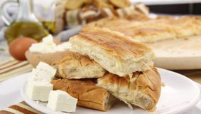 Rețetă de plăcintă creață cu brânză și spanac. O gustare sănătoasă și cu un gust deosebit