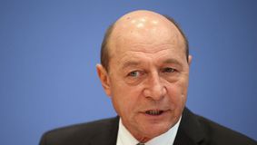 Ce bilet i-a lăsat Traian Băsescu în parbriz șoferului căruia i-a lovit mașina: „Ce voiai mai mult?”