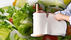 De ce să pui hârtie de bucătărie peste salata verde. Trucul secret al bucătarilor profesioniști