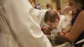 Ce trebuie să facă nașa la botez. Ce rol are și ce trebuie să cumpere