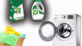 Diferențele dintre detergent lichid și detergent pudră. Ce să folosești pentru haine la mașina de spălat