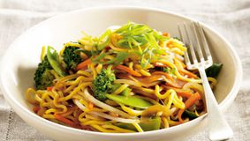 Rețeta zilei | Noodles cu legume. Un preparat delicios, plin de nutrienți