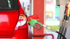 Vestea momentului de la pompă. Cât a crescut prețul benzinei în România