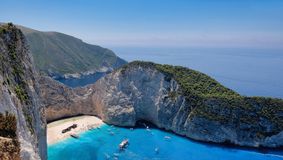 Plaja populară din Grecia care va fi închisă. E pe o insulă frecventată de mulți turiști români