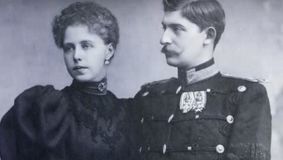 Cu cine s-a iubit Regina Maria chiar în Peleș: 'Relația se consuma în faţa personalului palatului'