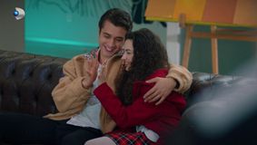 Ayla vede înregistrarea cu accidentul lui Veli. Vezi online live episodul 99 al serialului “Totul pentru familia mea”, începând cu ora 20:00