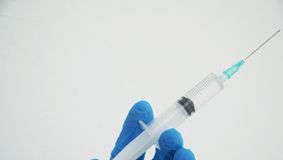„Într-o parte, erau albe. Nu îmi mai circula sângele”.  Femei mutilate de un medic estetician fals, din București, în urma unor proceduri mult mai ieftine