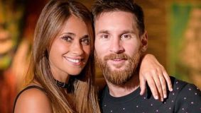 Ce face soția lui Messi în timp ce tatăl lui negociază revenirea la Barcelona! Cine a dat-o de gol pe Antonela