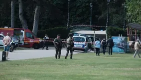 Atac șocant într-un parc! Un bărbat a înjunghiat mai multe persoane, inclusiv copii!