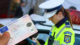 Permisul de conducere contra unei partide de sex. Ce pedepse au primit un instructor și doi poliști pentru favorurile cerute