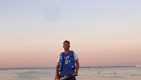 El este tânărul care a salvat-o pe fata de 16 ani din marea agitată. Alte trei persoane au decedat