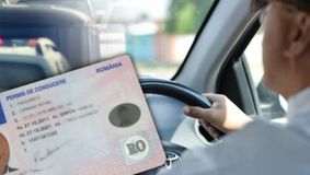 Românii care pot lua permis fără să facă școala de șoferi. Modificare importantă în Codul Rutier