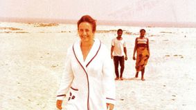 Imagini nepublicate! Cum arăta Elena Ceaușescu în costum de baie? Uite cum se bălăcea cu Nicu!