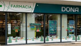 Cine deţine, de fapt, farmaciile Dona din România? Puţini ştiau asta, deşi le 'calcă' aproape zilnic