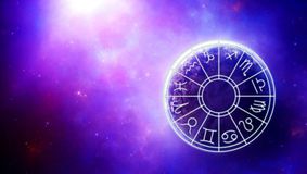 Horoscop duminică, 1 octombrie 2023. Zodia care ia o decizie dificilă
