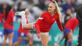 Scandalul momentului în Anglia: „Sunt umede și lipicioase”! Cea mai sexy fotbalistă din lume, implicată direct