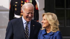 Ce diferență mare de vârstă este între Joe Biden și soția sa, Jill. Câți ani au cei doi, de fapt
