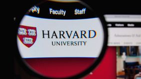 Universitatea Harvard își cere scuze pentru deținerea unei cărți legate în piele umană