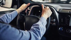 Se schimbă regulile pentru șoferii sub 21 de ani, cei fără experiență și cei care vor să ia permisul auto