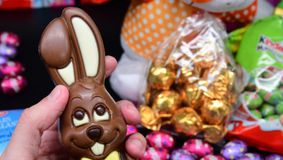 Prețurile vor sări în aer de Paște 2024: Iepurașii și ouăle de ciocolată devin produse de lux!