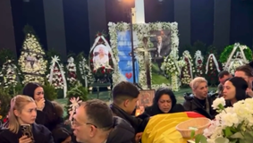 De ce nu este deschis sicriul lui Costel Corduneanu? Este acoperit cu flori şi drapelul României. Familia vine cu explicaţii &amp;#8211; FOTO