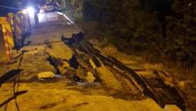 Restricții de trafic în Cluj-Napoca după o alunecare de teren pe strada Uliului