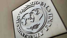 FMI revizuiește estimările de creștere pentru economia României și prognozează inflația pentru următorii ani