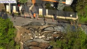 Alunecare de teren devastatoare la Cluj-Napoca: O stradă distrusă și locuitori în alertă