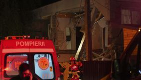 Locatarii din Craiova s-au întors în blocul avariat de explozie, pe propria răspundere