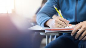 Scandal la un liceu din Capitală după ce un profesor de matematică a dat un test imposibil