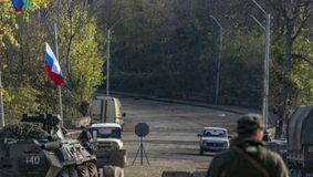 Militarii ruși încep retragerea din Karabah, confirmă Kremlinul