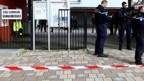 Două fetițe rănite într-un atac cu cuțitul lângă școala lor din Franța