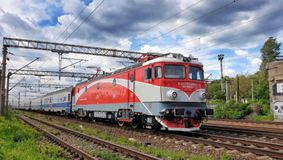 Trenul Piteşti-Bucureşti Nord a ajuns la destinaţie cu o întârziere de peste 5 ore după defectarea locomotivei