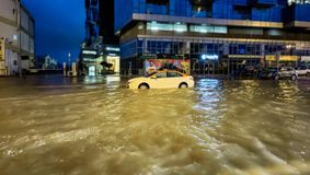 Inundații fără precedent în Dubai după ploile torențiale
