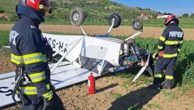 Aterizare de urgență pe un teren agricol la Vurpăr, pilotul scapă nevătămat