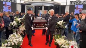 Împăcarea anului la înmormântarea lui Costel Corduneanu! Ce jurământ i-au făcut Adrian și Petronel Corduneanu ”Stăpânului Moldovei”